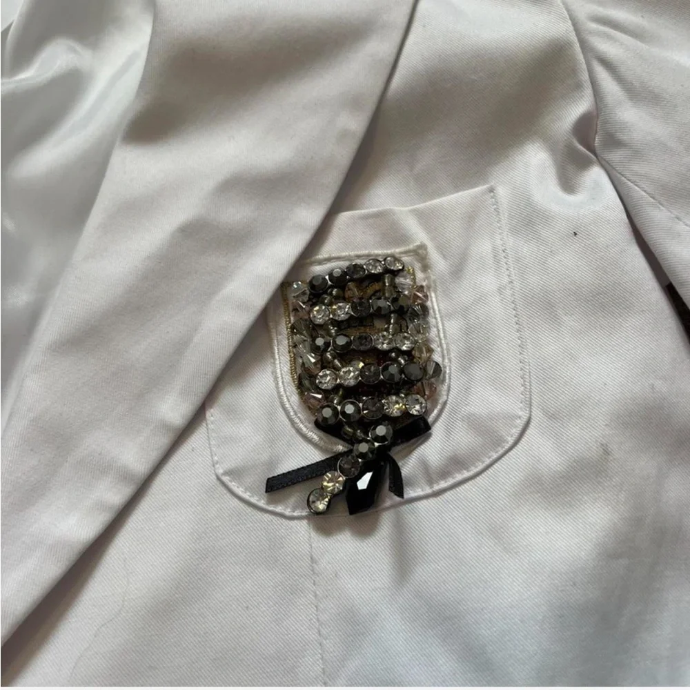 Vintage-Inspired White Blazer Jacket - Picture 4 of 6